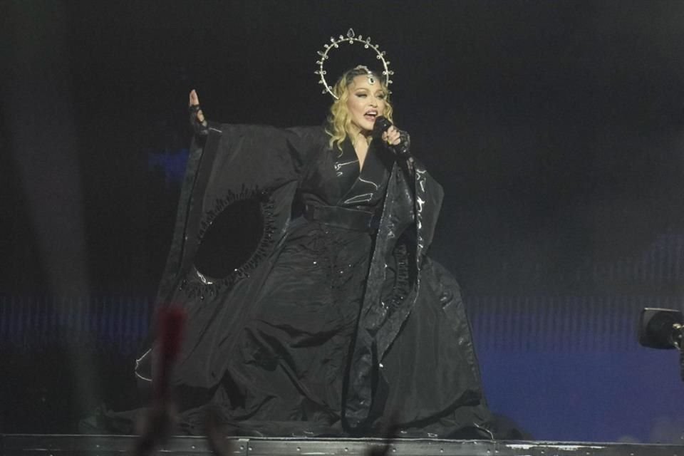 Este proyecto forma parte del acuerdo que Madonna firmó en 2021 con Warner Music, lo que marcó el regreso de su catálogo a la compañía que publicó sus primeros álbumes.