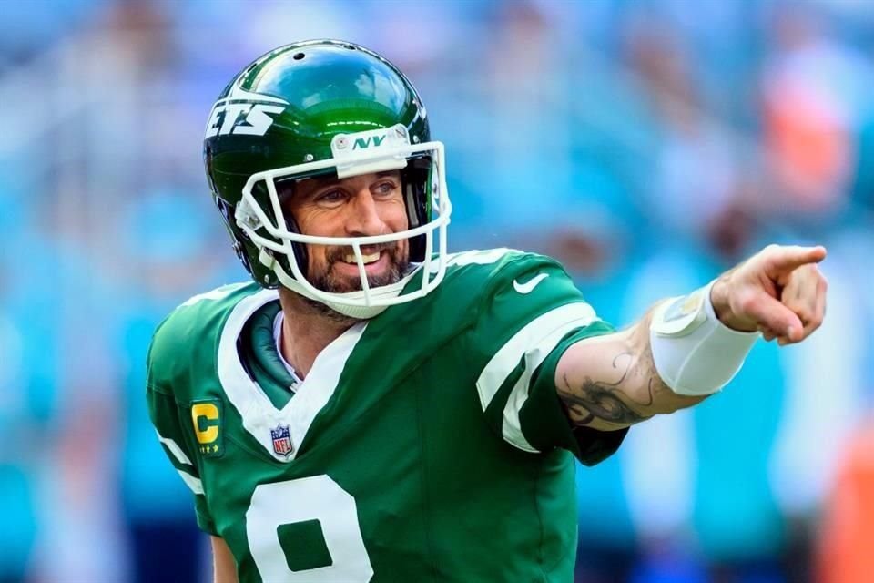 Aaron Rodgers aún no se retira.