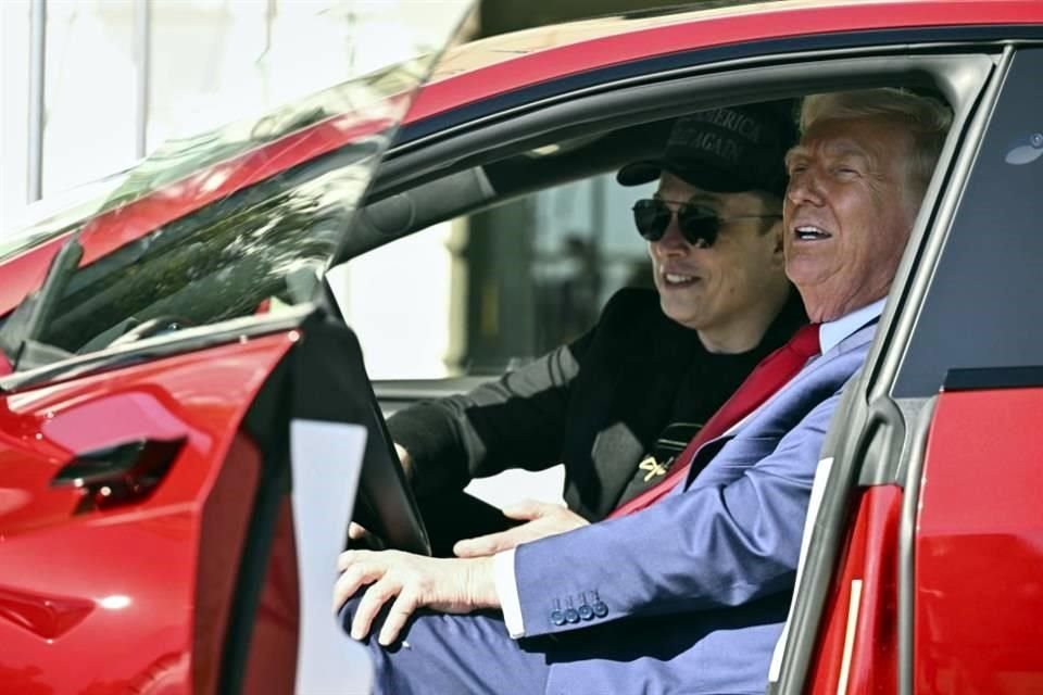 Las acciones de Tesla Inc sufrieron su mayor caída en más de cuatro años mientras la disputa latente entre Elon Musk y el Presidente Donald Trump se convertía en una guerra de palabras pública entre dos de las personas más poderosas del mundo.