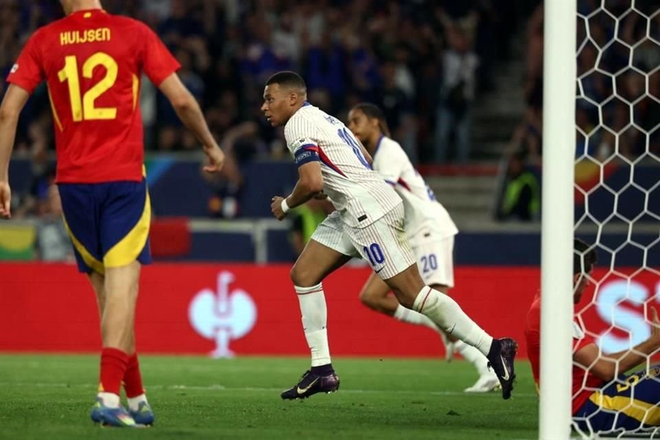 Mbappé buscó los goles en todo momento.
