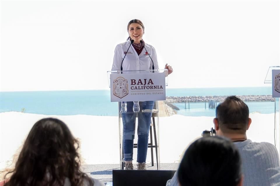La Gobernadora ofreció conferencia de prensa en el puerto de San Felipe.