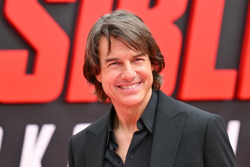 Por saltar 16 veces consecutivas con un paracaídas en llamas en la última 'Misión: Imposible', Tom Cruise consiguió un Récord Guinness.