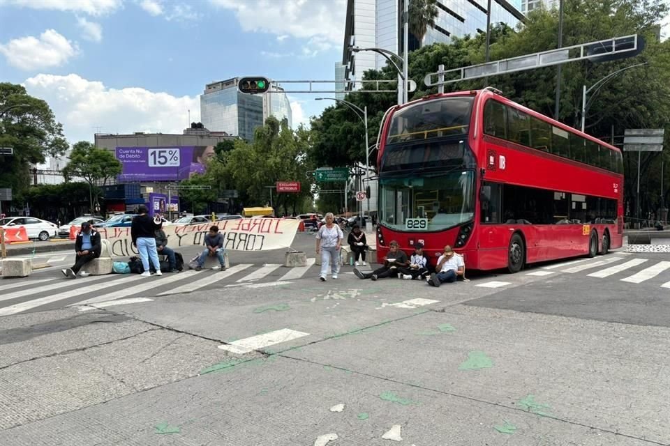 Una unidad del Metrobús se encuentra retenida.