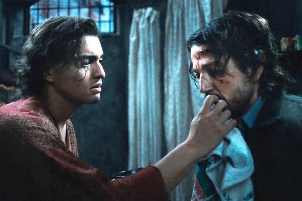 El mexicano Diego Luna y la cantante Jennifer Lopez brillan en el primer tráiler oficial del musical 'El Beso de la Mujer Araña'.
