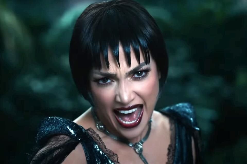 El tráiler ofrece adelantos de otros números musicales de la película, incluyendo a Lopez cantando el número que da título al filme.
