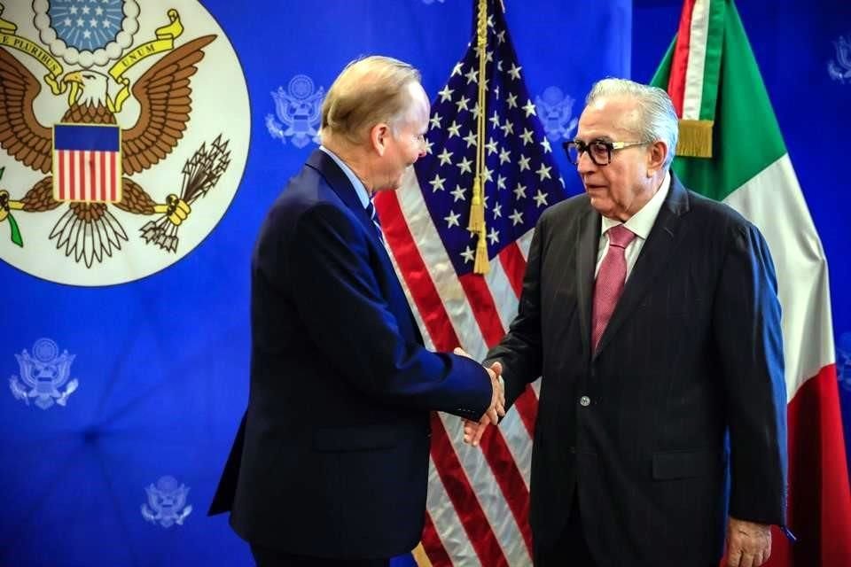 El Gobernador morenista de Sonora, Rubén Rocha, fue recibido por el Cónsul de EU en Hermosillo, Tim Stater.
