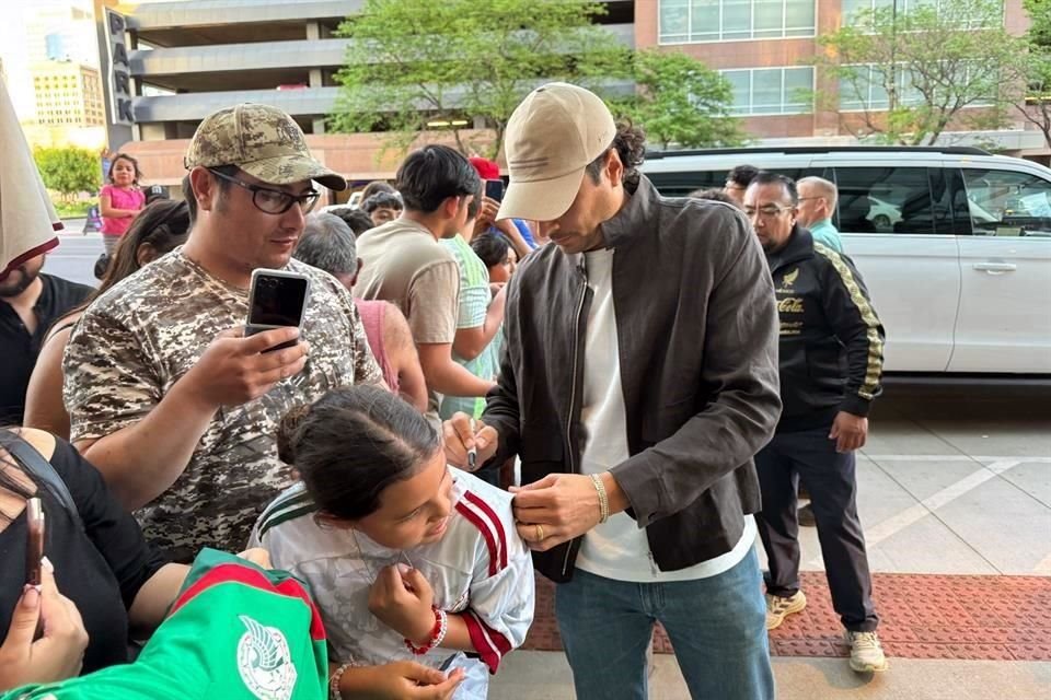 Memo Ochoa se unió al grueso del plantel tricolor. Hizo feliz a más de un aficionado.