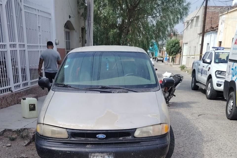 Se inició una investigación por el hallazgo del cadáver dentro de un auto abandonado, en el Municipio de Ameca.