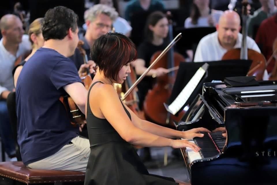 La célebre pianista Yuja Wang se presenta este viernes en el Auditorio Nacional con La Mahler Chamber Orchestra.
