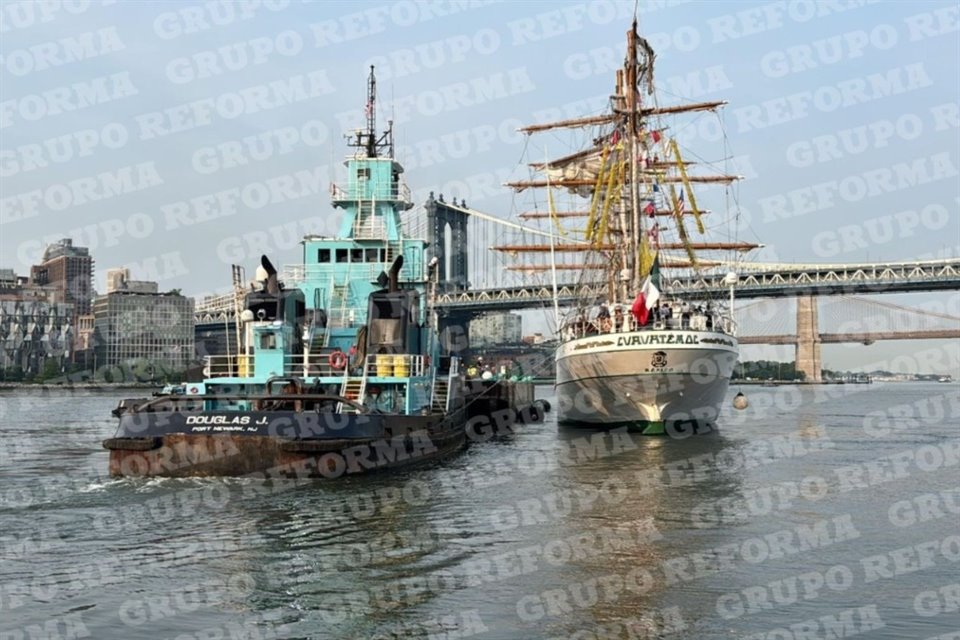 Buque 'Cuauhtémoc' de Semar fue llevado a astilleros en NY para reparación, a 3 semanas de choque en puente de Brooklyn que dejó 2 muertos.
