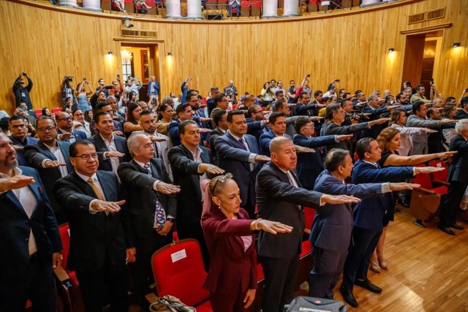 Fueron 76 nuevos coordinadores del SEMS de UdeG los que tomaron protesta.