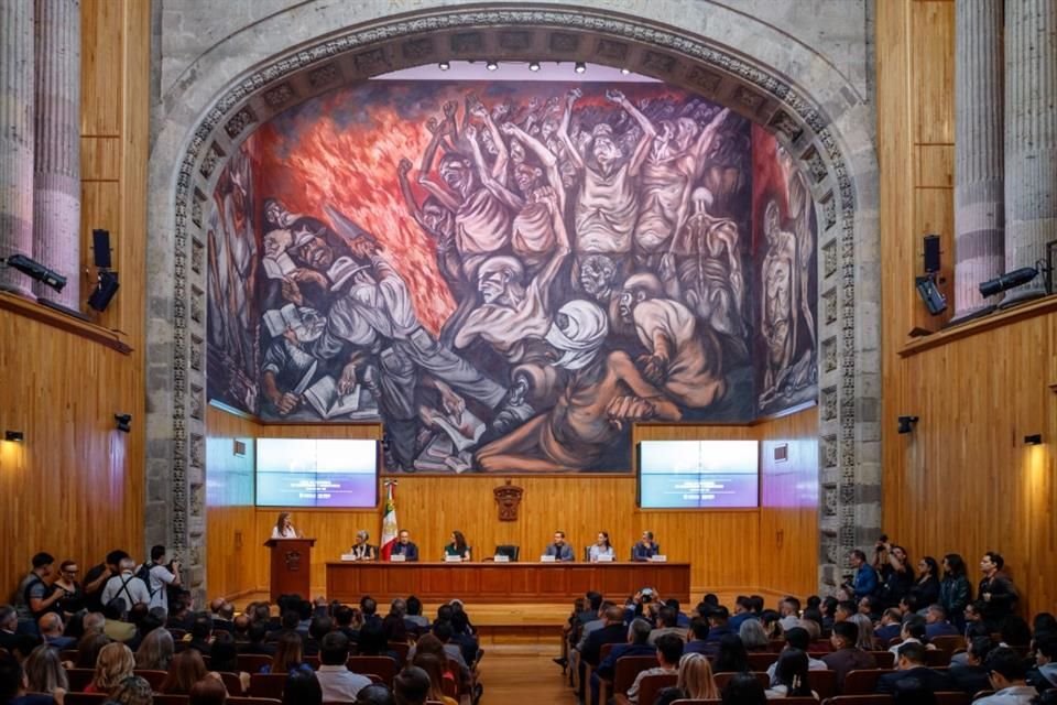 La ceremonia de toma de Protesta y entrega de Nombramientos del sistema de Educación Media Superior SEMS se realizó en el Paraninfo.