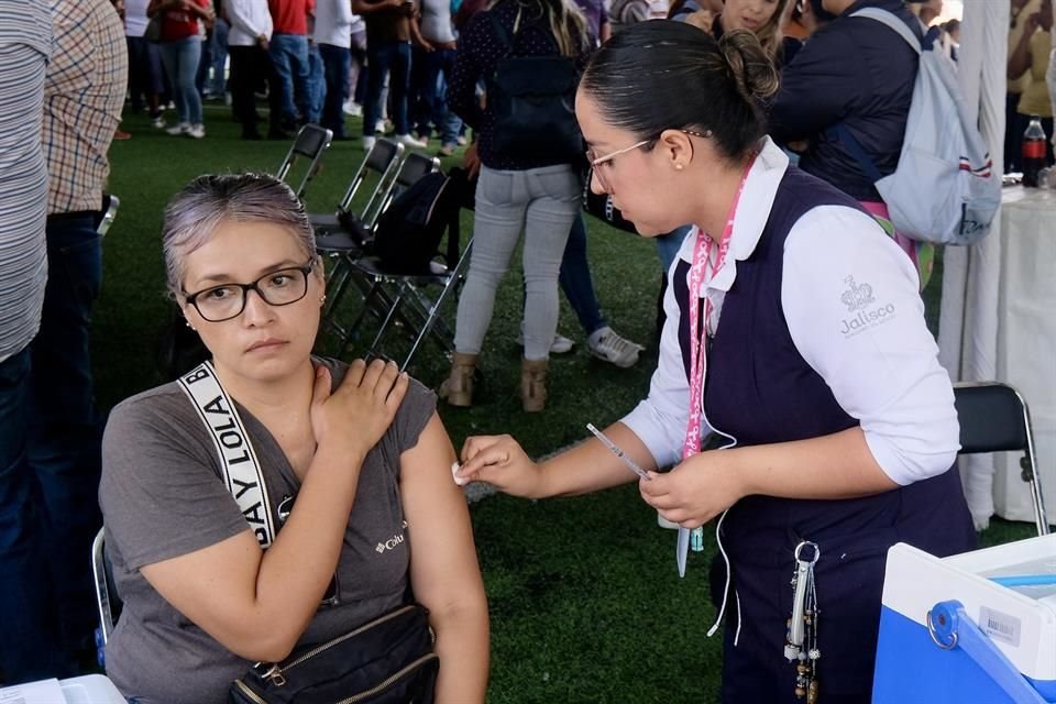 Jornada de brigadas 'Yo Jalisco' en el municipio de Tlajomulco. Hay servicios de salud, trámites administrativos y asesoría legal.