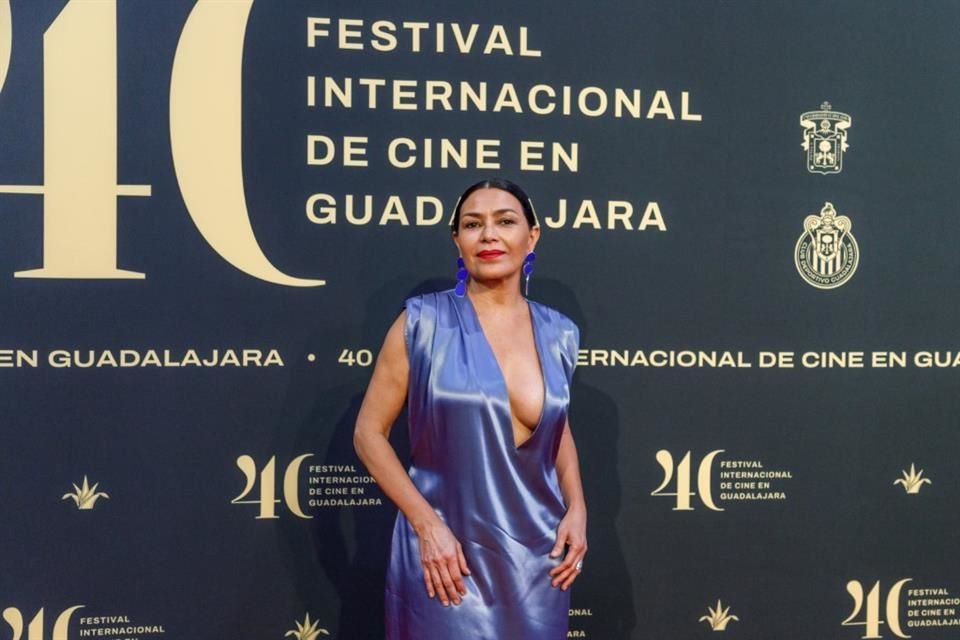 Dolores Heredia da kırmızı halıda yürüdü. Oyuncu, altmıştan fazla filme yayılan kariyeri için Gümüş Mayahuel Ödülü'nü alacak.
