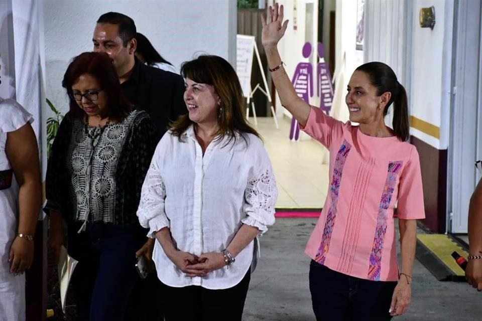 'Las mujeres durante años fuimos vistas como el sexo débil, como calladitas nos veíamos más bonitas', dijo la Mandataria.