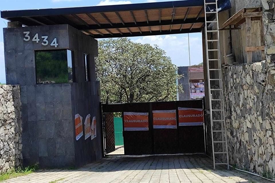 'El Dosel' oferta 21 residencias exclusivas en la Calle Ecología, de la Colonia Colinas del Río Blanco. A la fecha han edificado ocho casas.