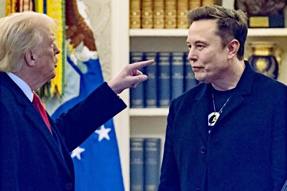 Tras amenazarse, Trump atribuyó comportamiento 'loco' de Elon Musk a consumo de drogas, según personas con conocimiento de declaraciones.