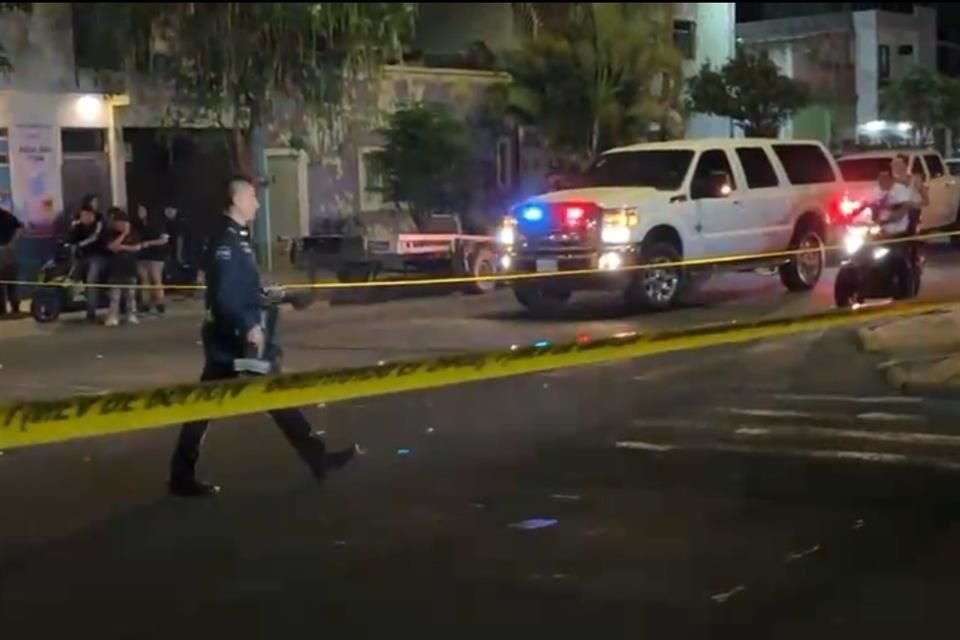 Un agente de la Fiscalía de Jalisco fue atacado a balazos, luego de acudir a un domicilio en donde se le pidió auxilio, en Guadalajara.