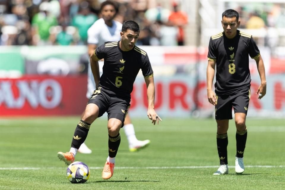 Erik Lira y Charly Rodríguez fueron titulares en el parado de Aguirre.