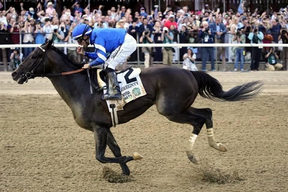 Jockey Junior Alvarado junto Sovereignty fueron los más veloces.