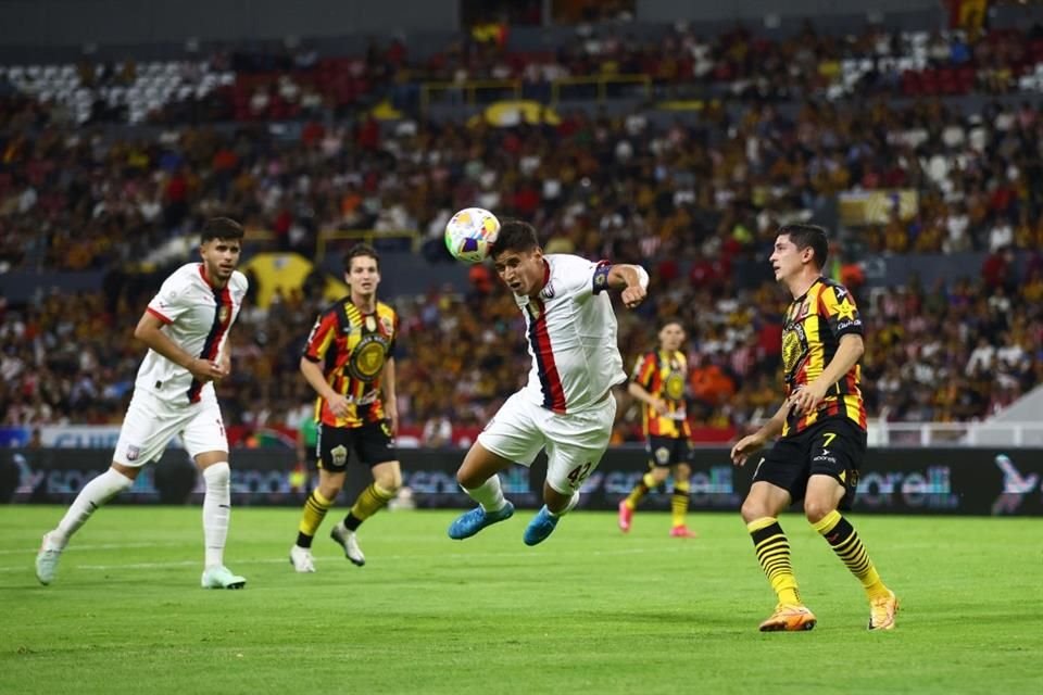 En el marcador final, el Tapatío venció a los Leones Negros 3-1.