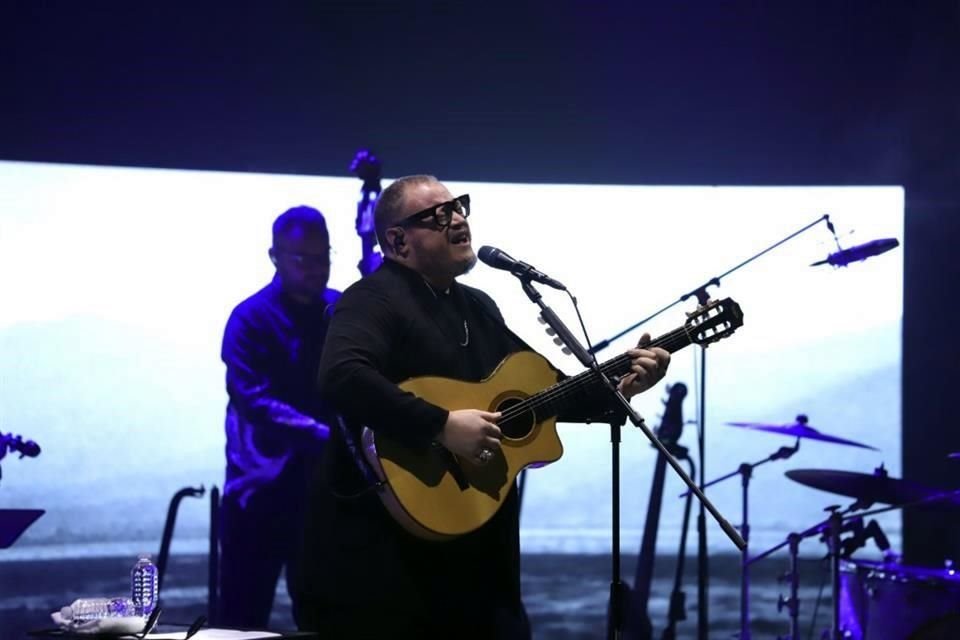 El cantante lanzó hace días 'El Show' su nuevo disco.