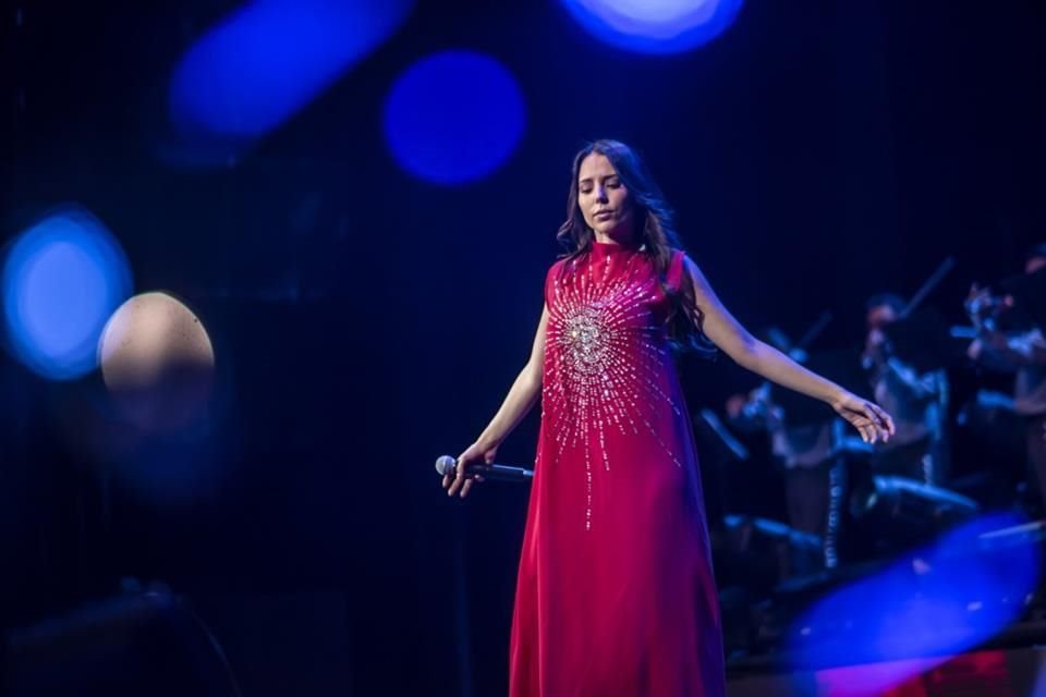 La velada no pudo ser más idílica para la cantante, que este sábado cumplió 31 años, pues celebró nada más y nada menos que agotando el boletaje en el Teatro Metropólitan.