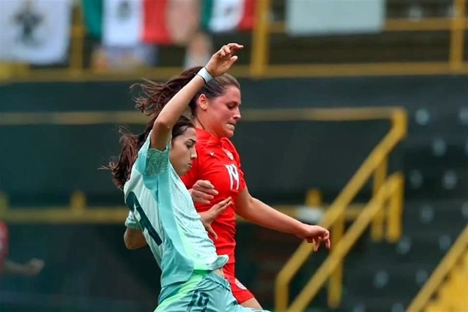 El conjunto mexicano luchó, pero al final jugar con 10 terminó pesando.
