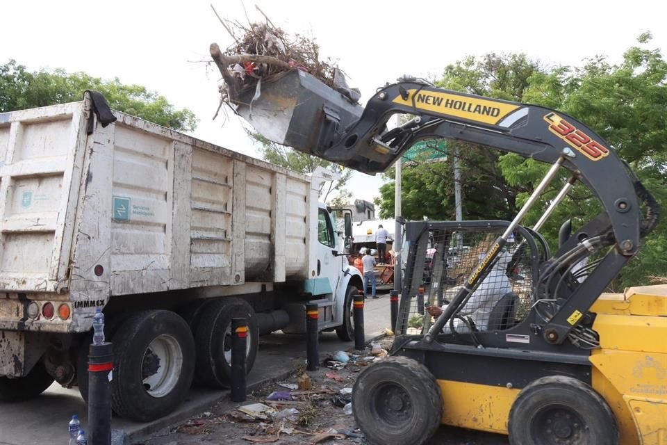 Las labores de desazolve realizadas por el municipio son parte de la estrategia para evitar inundaciones con la llegada de las lluvias.