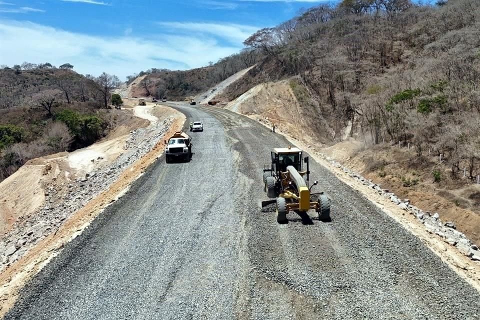 Le projet comprend la construction de 26 kilomètres de route.