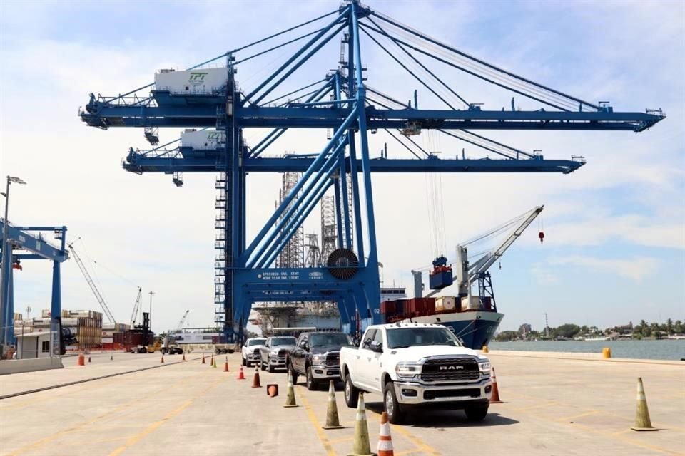 Más de 80 por ciento de la exportación de autos va a EU y el resto a otros países, como Canadá, Alemania, Colombia y Brasil.