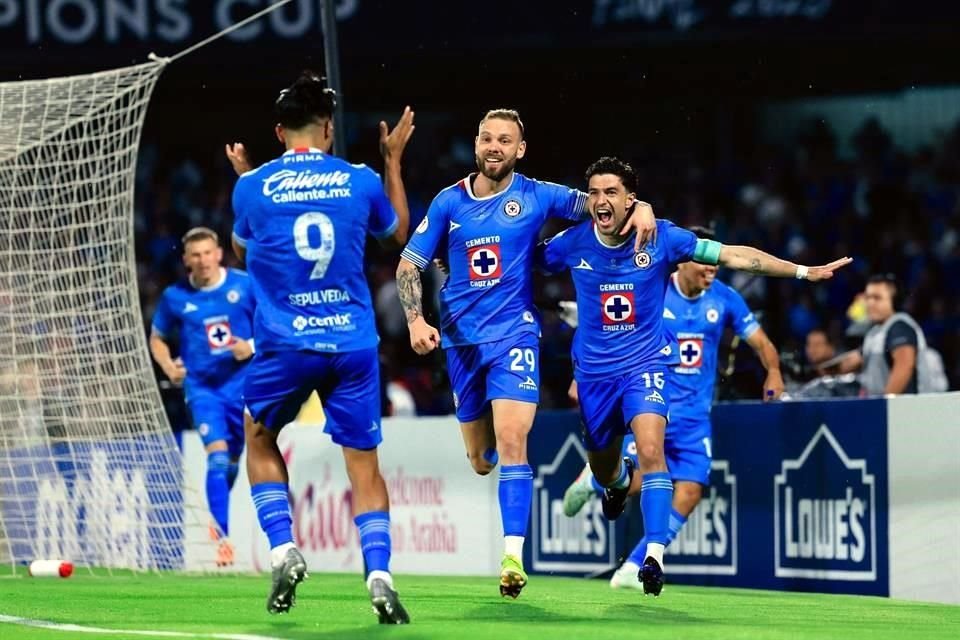 Cruz Azul quiere arrebatarle al Toluca el liderato.