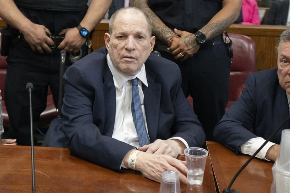 El presidente del jurado que delibera en el actual juicio de Harvey Weinstein, le dijo al juez que sus compañeros están divididos y 'contaminados'.