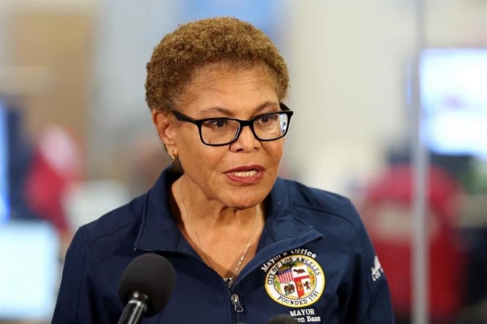 La Alcaldesa de Los Ángeles, Karen Bass, informó sobre nuevas redadas y llamó a la población a evitarse sumarse al 'caos' generado por Trump.