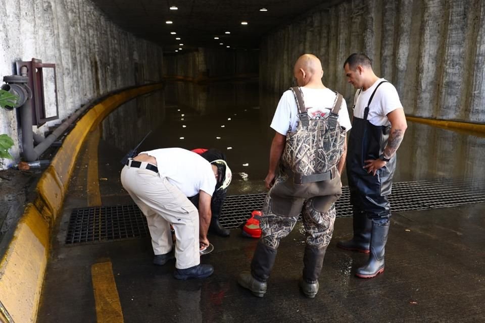 Elementos de Bomberos atendieron la contingencia.