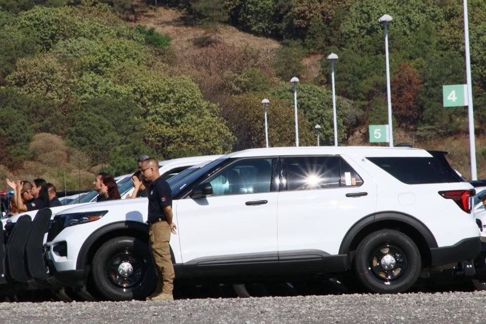 Autoridades estatales oficializaron la entrega de más de 300 vehículos policiales, de los 691 que pretenden incorporar.