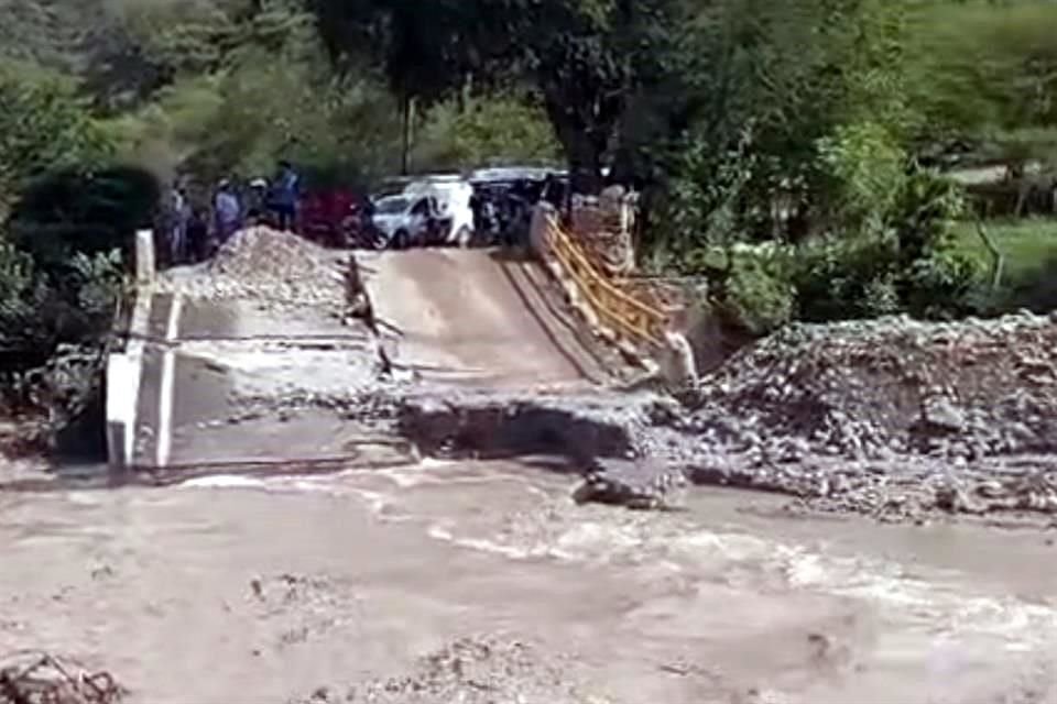 Durante el huracán 'John', el puente sufrió afectaciones.