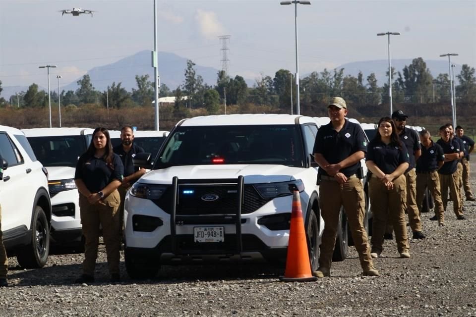 El Gobernador Pablo Lemus hizo una entrega de 232 vehículos oficiales en el estacionamiento del Estadio Akron, en Zapopan.