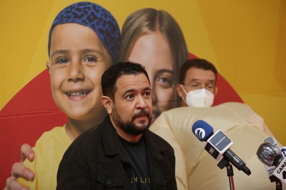 Ante desabasto de medicamentos oncológicos, organizaciones como Nariz Roja advierten que se manifestarán en las calles.