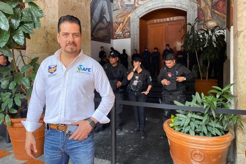 Tras la declaración de Mercado, el otro líder sindical, César Íñiguez, aseguró que el Sindicato que encabeza aún conserva la mayoría de agremiados del Legislativo.
