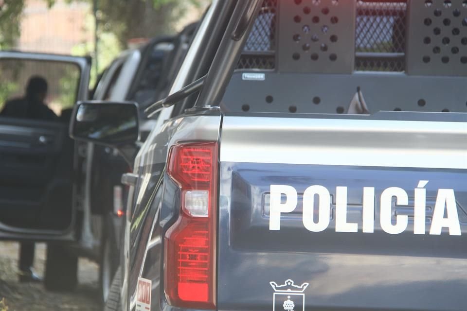 Un agente de la Comisaría de Zapopan resultó lesionado, al ser atropellado por su propia patrulla, en la Colonia Villas de Guadalupe. 