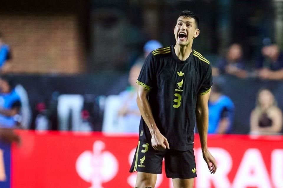 César Montes es uno de los jugadores inamovibles en la alineación de Javier Aguirre.
