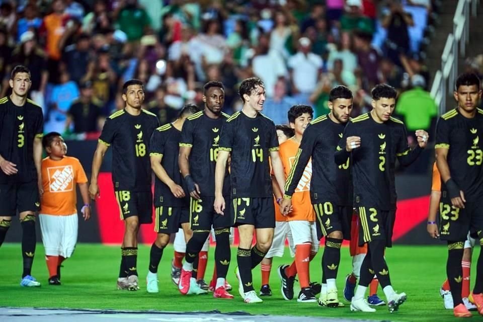 Montes, Sepúlveda, Quiñones, Ruiz, Vega, Sánchez y Gallardo salieron concentrados para el partido ante Turquía.