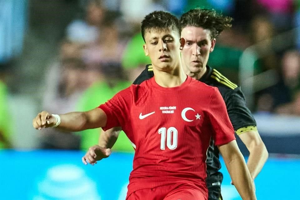 Arda Güler, jugador del Real Madrid, tuvo actividad con la selección turca ante México.