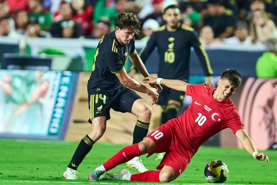 Los mexicanos no hicieron sentir nada cómodo a Arda Güler, quien tomó estos partidos amistosos en EU como preparación para el Mundial de Clubes.