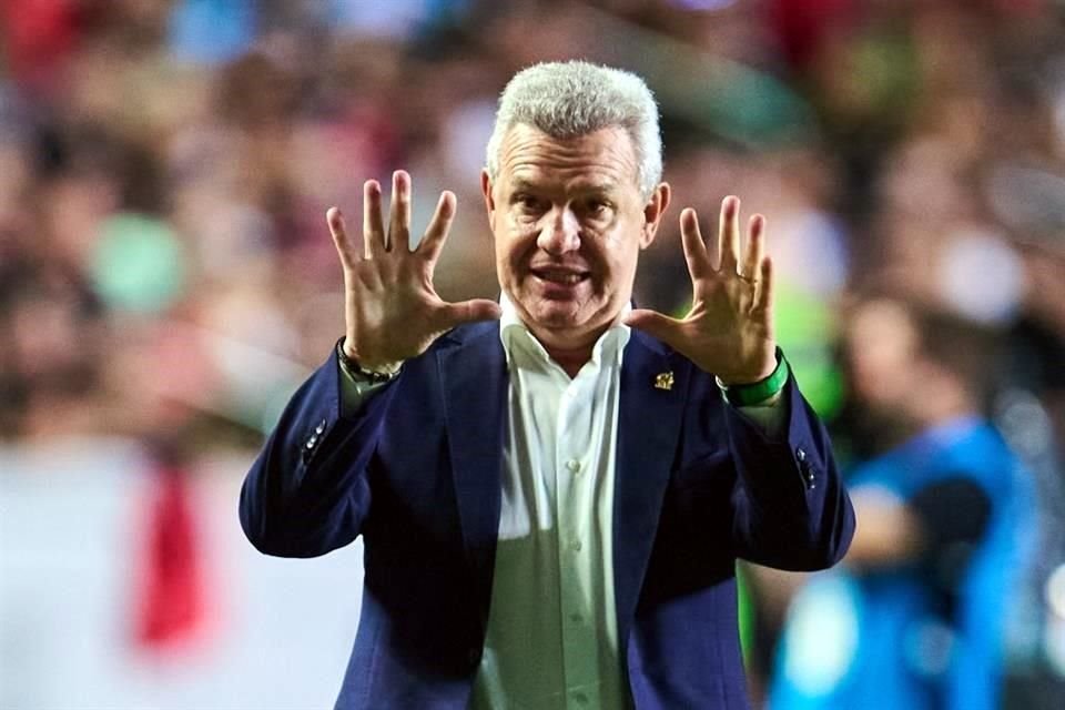 Javier Aguirre pidió calma a sus dirigidos durante el partido entre México y Turquía en Carolina del Norte.