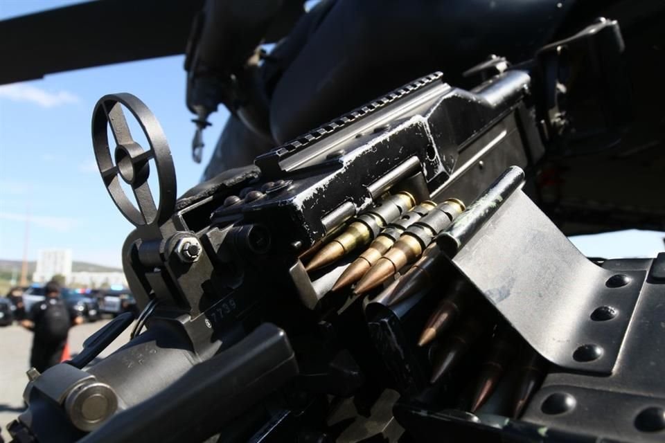Al entregar 300 vehículos para tareas de seguridad, que calificó como de calidad mundial, el Gobernador de Jalisco dijo que muchos sentirán envidia.