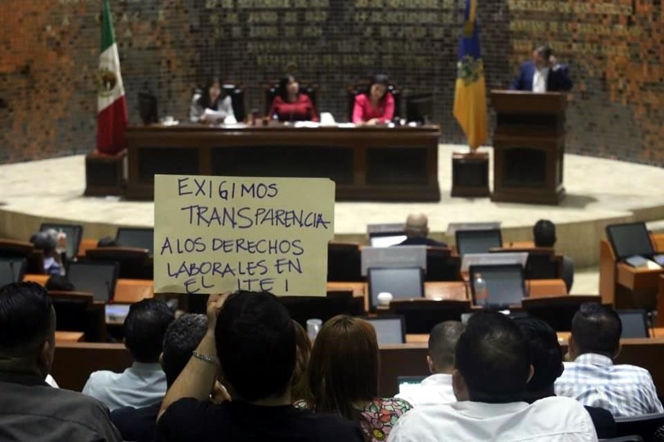 ITEI workers demonstrated at the session where the organization's dissolution was approved.