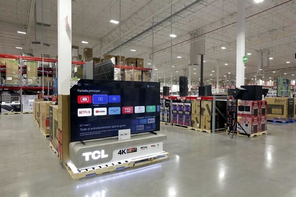 La tienda estuvo cerrada ocho meses  luego de que un incendio la consumió el pasado 4 de octubre.