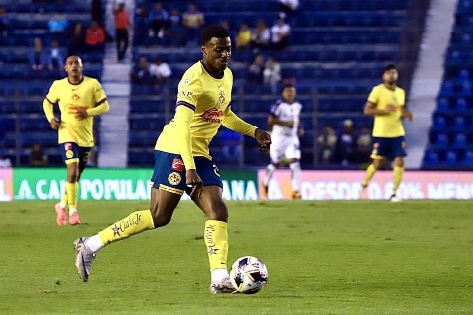 Dilrosun sale del América.